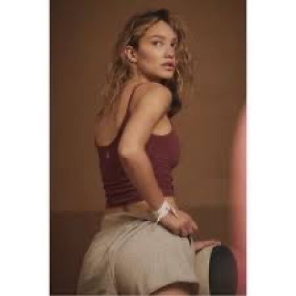 NWOT FREE PEOPLE MOVEMENT GOOD KARMA RUCHED CROP TANK. Size Medium/Large - Picture 3 of 6